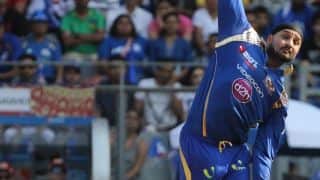 Sunrisers Hyderabad in shambles against Mumbai Indians after quick wickets in IPL 2015 Match 56